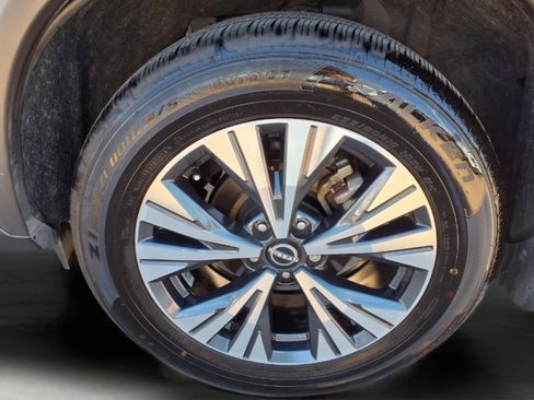 Used 2022 Nissan Rogue SV FWD image 9