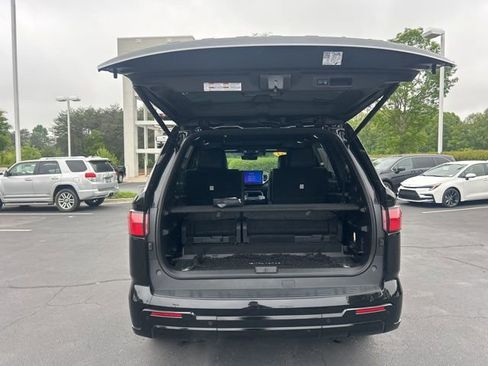 Used 2024 Toyota Sequoia Platinum AWD/4WD image 9