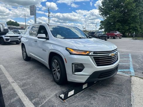 Used 2022 Chevrolet Traverse High Country w/ LPO, Floor Liner Package AWD/4WD image 2