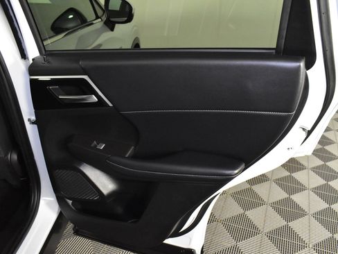 Used 2024 Mitsubishi Outlander SE image 42