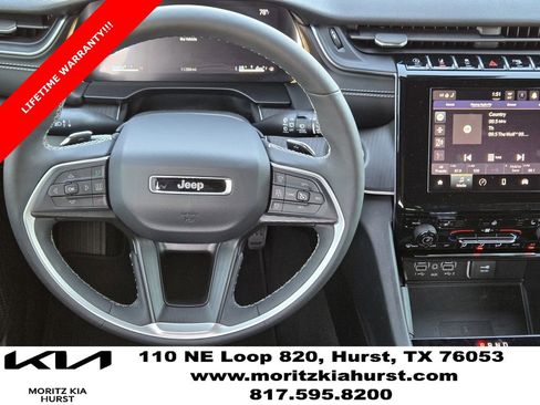 Used 2025 Jeep Grand Cherokee L Laredo image 10