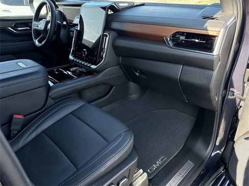 Used 2025 GMC Yukon Denali w/ Sun & Power Step Package image 14