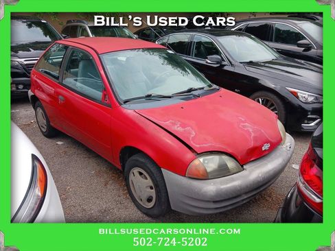 Used 2000 Chevrolet Metro Hatchback FWD image 1