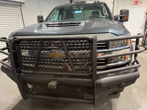 Used 2017 Chevrolet Silverado 2500 W/T w/ WT Convenience Package AWD/4WD image 3