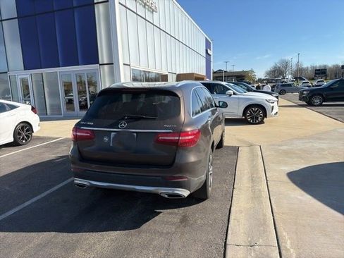 Used 2018 Mercedes-Benz GLC 300 4MATIC image 3