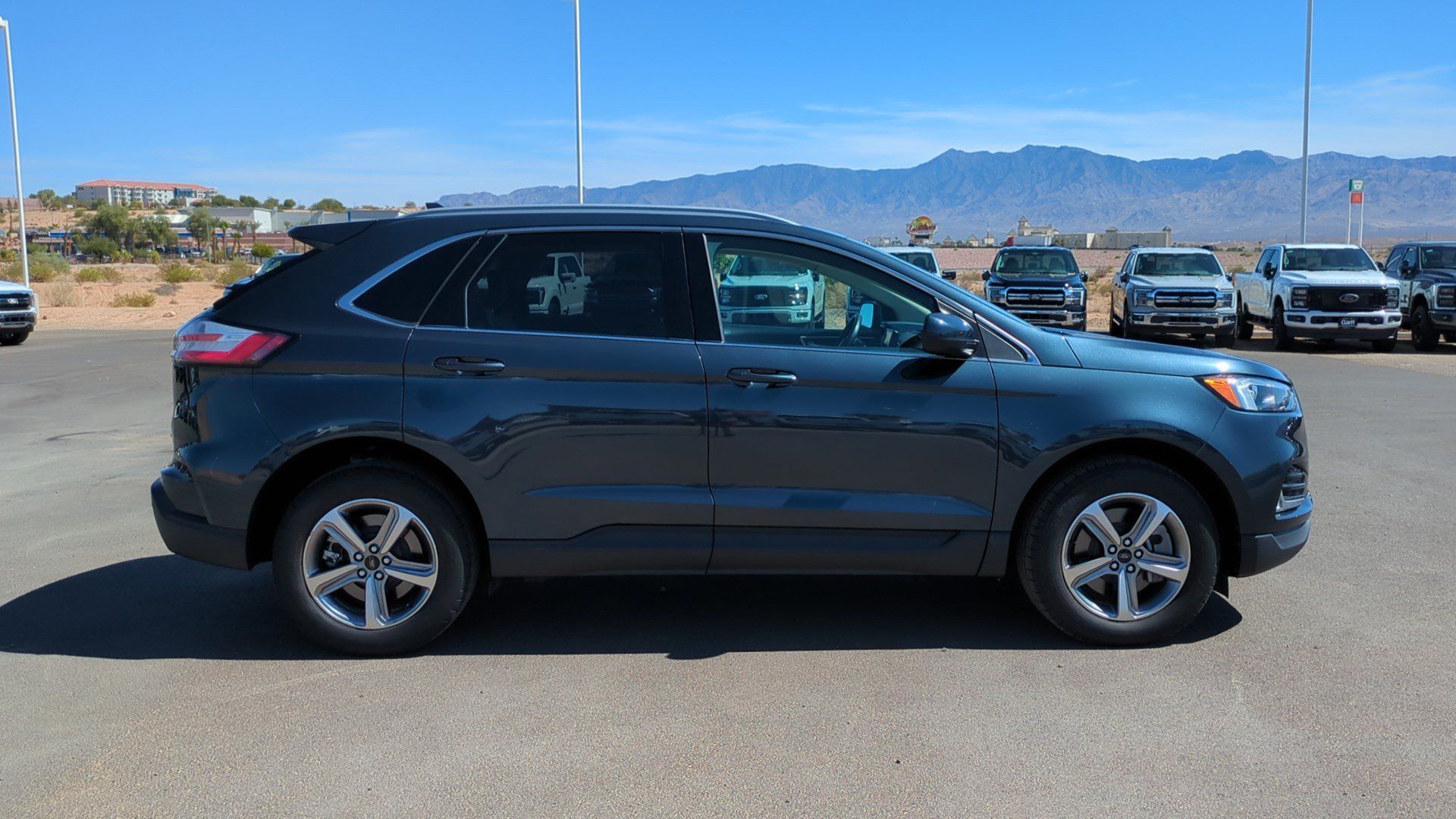 Used 2023 Ford Edge SEL w/ Convenience Package AWD/4WD image 3