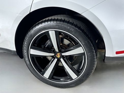 Certified 2023 Porsche Macan AWD/4WD image 34
