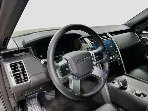 Used 2025 Land Rover Discovery S AWD/4WD image 4