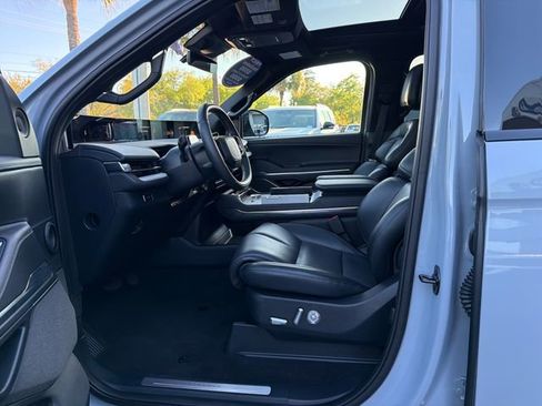 Used 2025 Lincoln Navigator L Reserve w/ Jet Appearance Package image 10