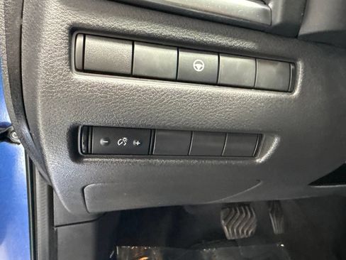 Used 2022 Nissan Rogue SV FWD image 17