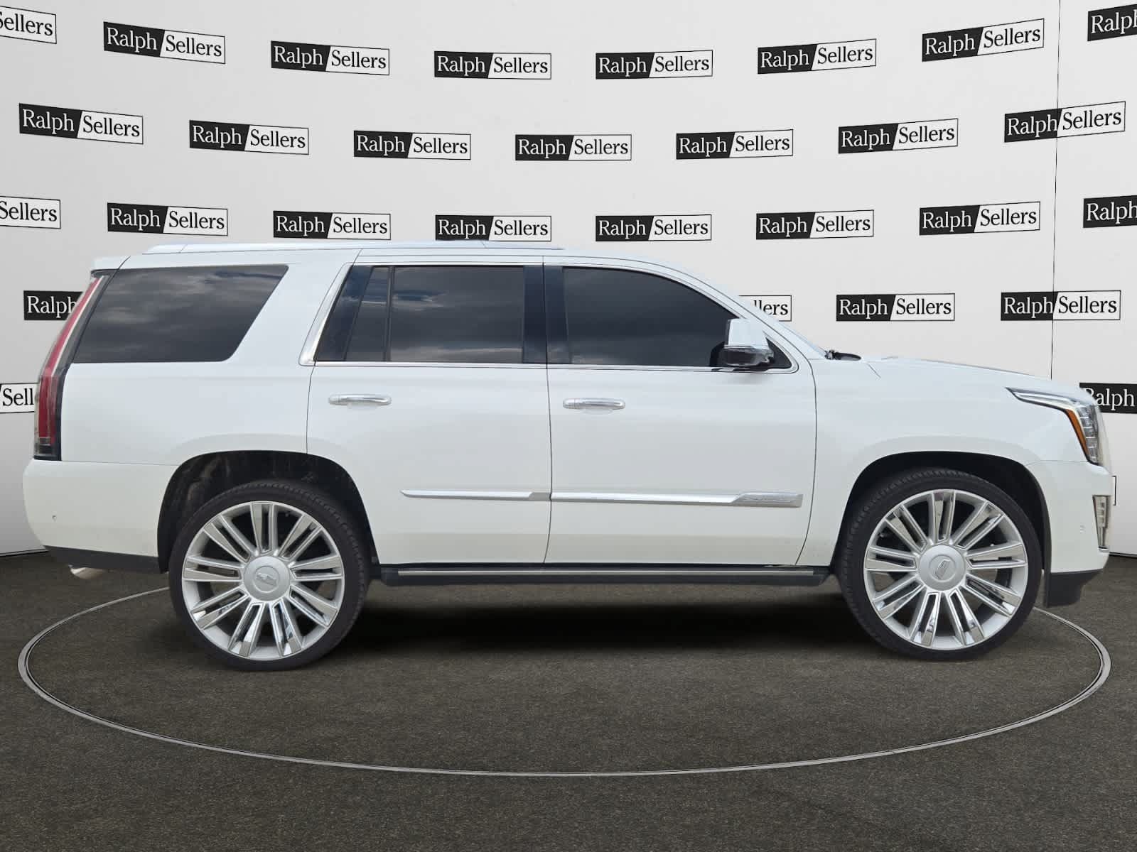 Used 2018 Cadillac Escalade Platinum RWD image 7