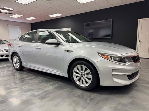 Used 2017 Kia Optima LX FWD image 5