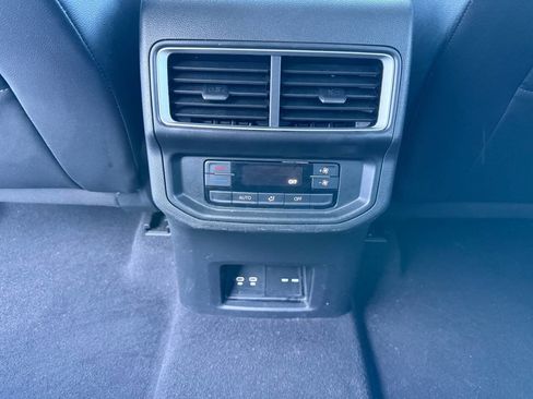 Used 2024 Volkswagen Atlas SE image 15