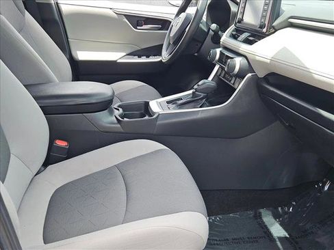 Used 2019 Toyota RAV4 XLE w/ Convenience Package FWD image 27