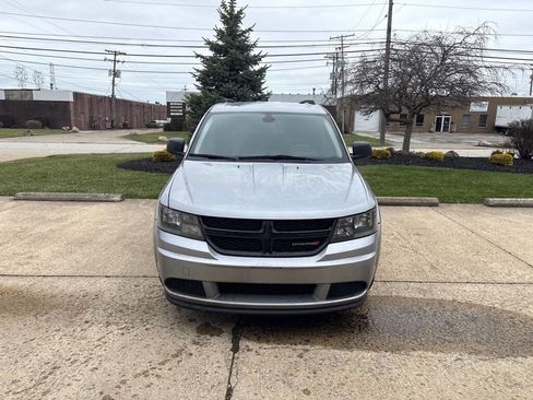 Used 2018 Dodge Journey SE w/ Connectivity Group image 2