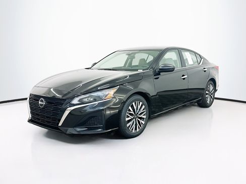 Used 2025 Nissan Altima 2.5 SV image 3