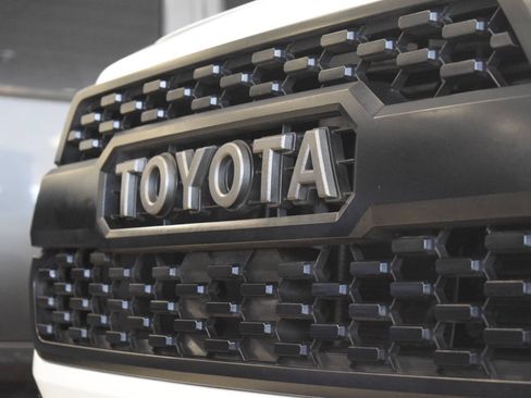 Used 2017 Toyota Tacoma TRD Pro AWD/4WD image 12