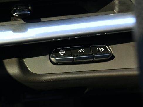 Used 2021 Chevrolet Corvette Stingray Premium Conv w/ Z51 Performance Package image 23