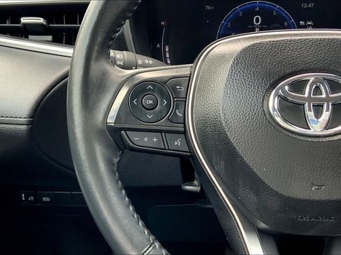 Used 2025 Toyota Corolla Cross XLE FWD image 23