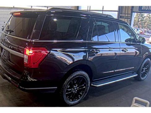 Used 2023 Ford Expedition XLT AWD/4WD image 3