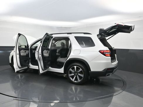 Used 2024 Honda Pilot Elite image 41