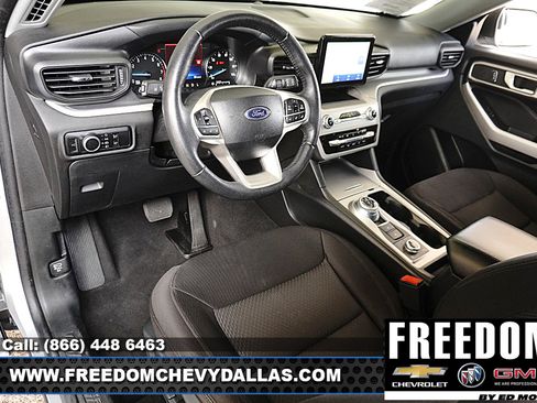 Used 2023 Ford Explorer XLT AWD/4WD image 6