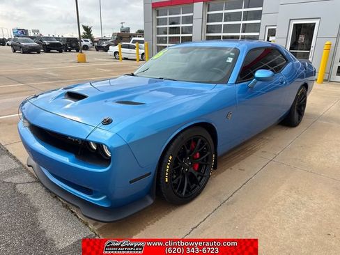 Used 2016 Dodge Challenger SRT Hellcat RWD image 1
