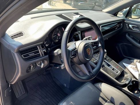 Used 2023 Porsche Macan AWD/4WD image 4