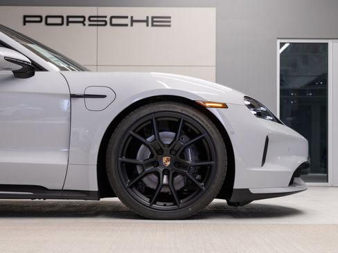 Used 2025 Porsche Taycan image 11