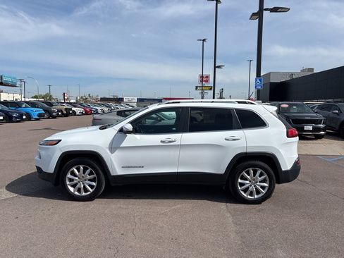 Used 2015 Jeep Cherokee Limited w/ Luxury Group AWD/4WD image 8