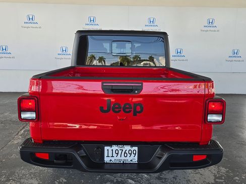 Used 2024 Jeep Gladiator Sport AWD/4WD image 59