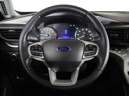 Used 2022 Ford Explorer XLT image 35