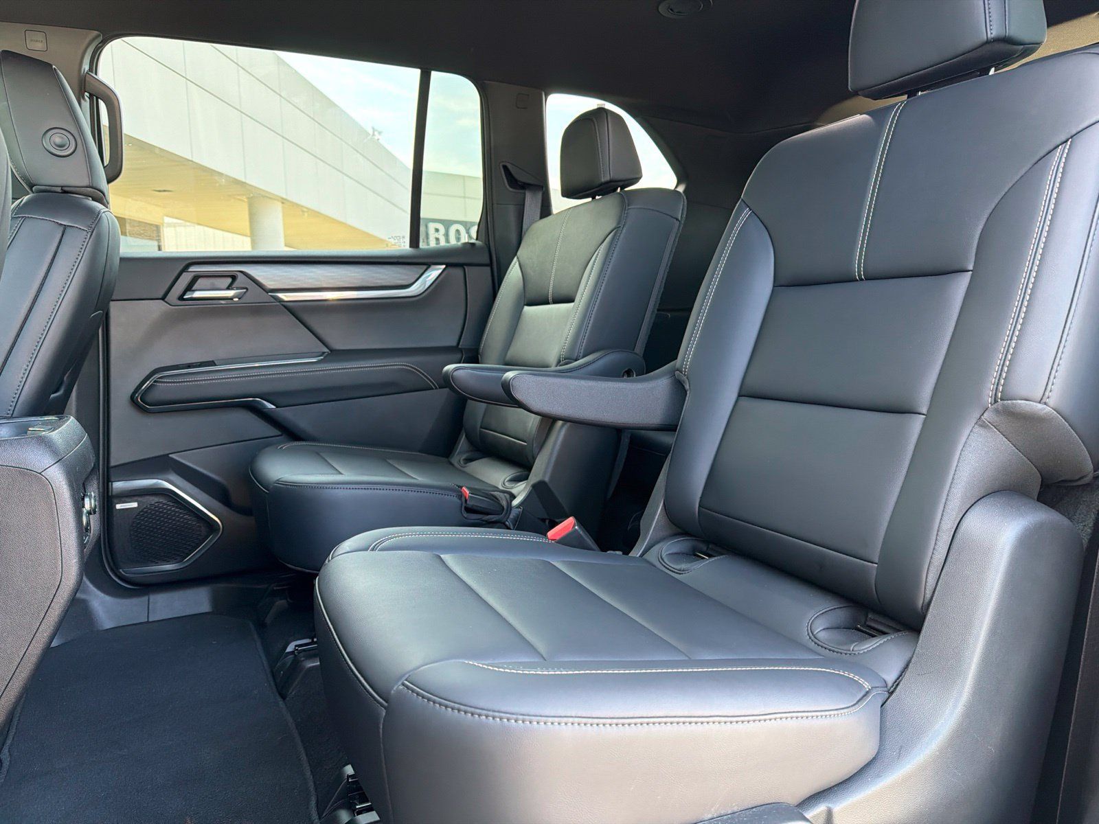 Used 2026 GMC Acadia Elevation w/ Elevation Premium Package FWD image 12