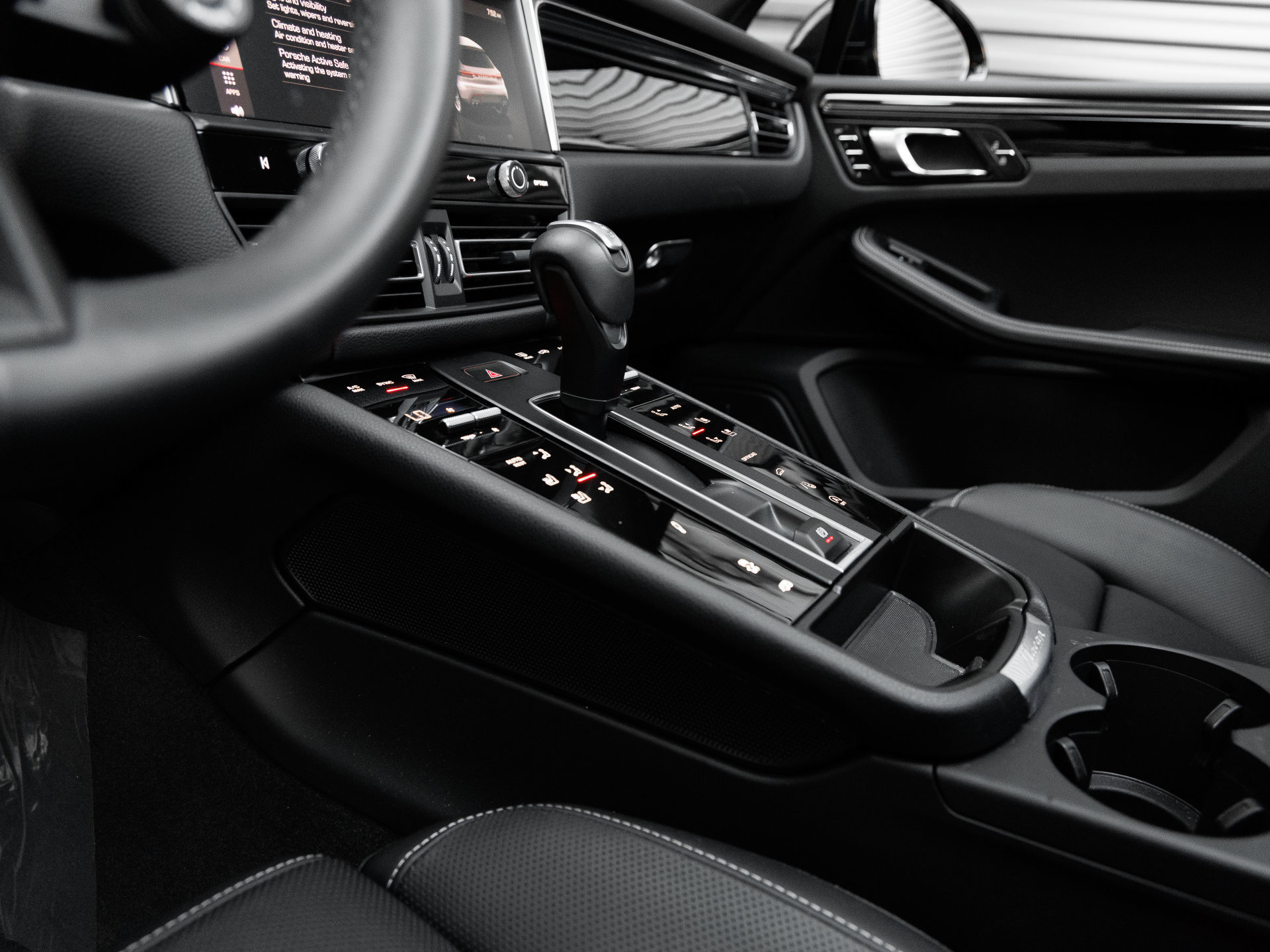 Certified 2026 Porsche Macan S AWD/4WD image 23