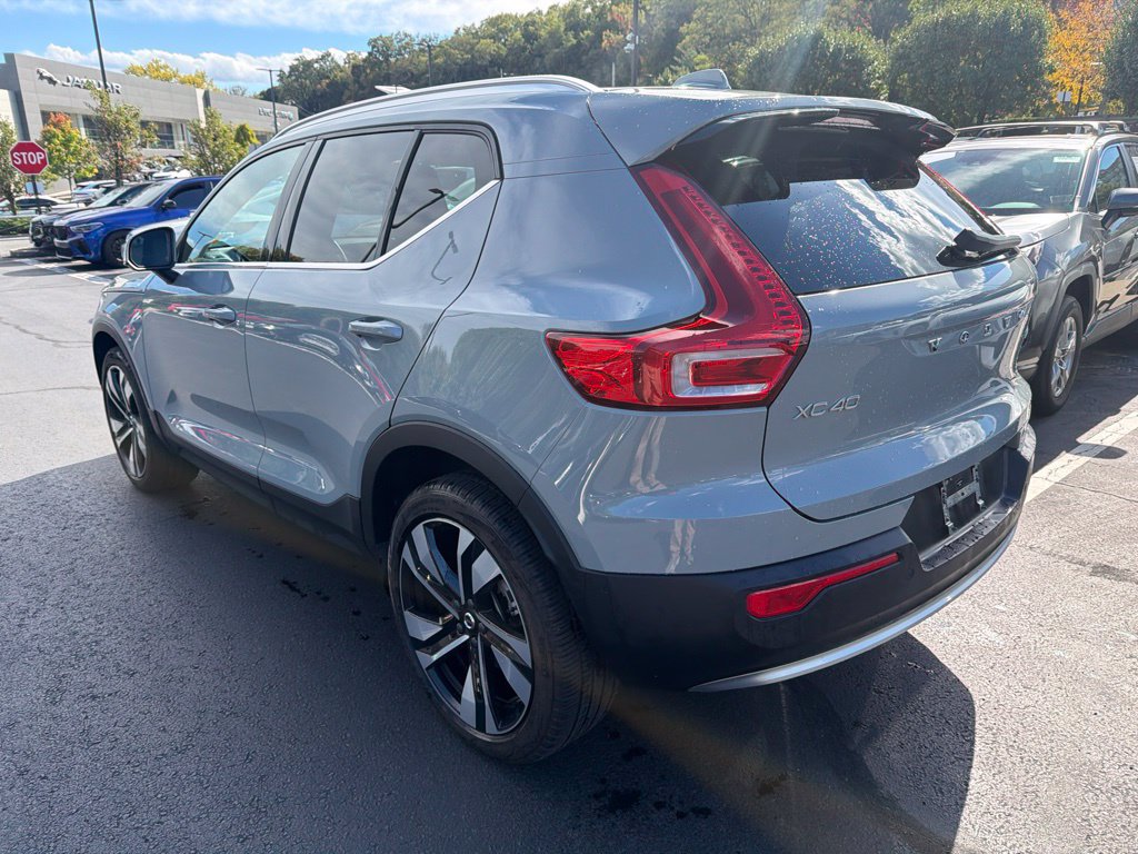 Used 2024 Volvo XC40 B5 Plus w/ Protection Package Premier AWD/4WD image 2