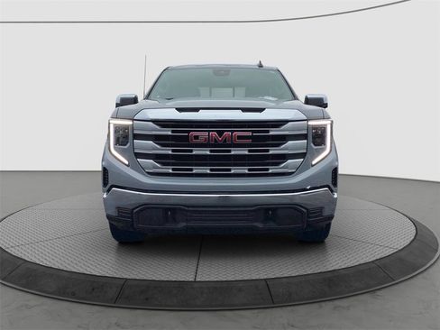 Used 2024 GMC Sierra 1500 SLE w/ Preferred Package image 2