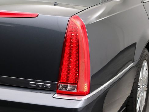 Used 2011 Cadillac DTS Premium FWD image 10