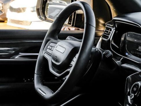 Used 2022 Jeep Wagoneer Series II w/ Rear Seat Video Group 1 image 20