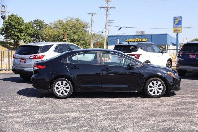 Certified 2025 Toyota Corolla LE FWD image 5