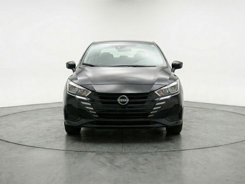 Used 2025 Nissan Versa SV FWD image 2