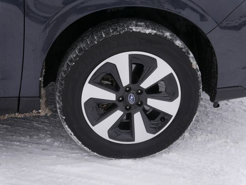 Used 2018 Subaru Forester 2.5i Premium w/ All-Weather Package image 16