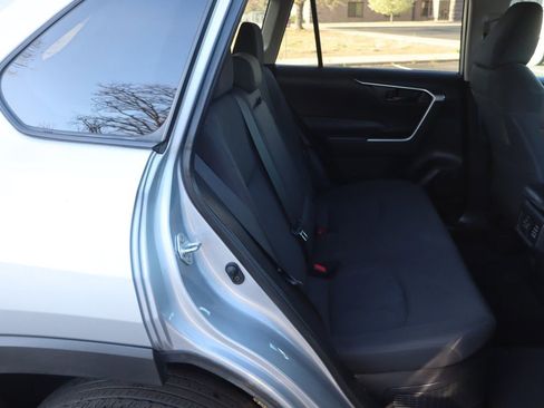 Used 2021 Toyota RAV4 LE w/ Carpet Mat Package (TMS) AWD/4WD image 21