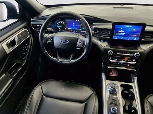 Used 2020 Ford Explorer XLT w/ Equipment Group 202A AWD/4WD image 27