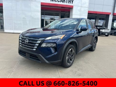 Used 2024 Nissan Rogue SV AWD/4WD image 2