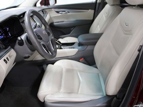 Used 2017 Cadillac XT5 Luxury image 34