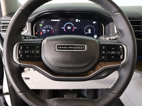 Used 2023 Jeep Grand Wagoneer L Series II AWD/4WD image 3