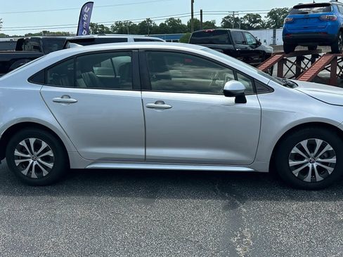 Used 2022 Toyota Corolla LE w/ Premium Interior Package FWD image 4