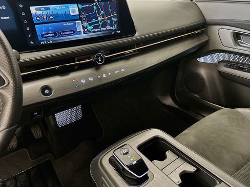 Used 2024 Nissan Ariya AWD image 26