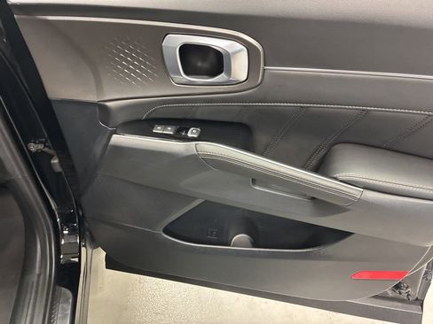 Used 2023 Kia Sorento SX image 8