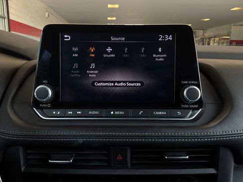 Used 2025 Nissan Rogue SV FWD image 30